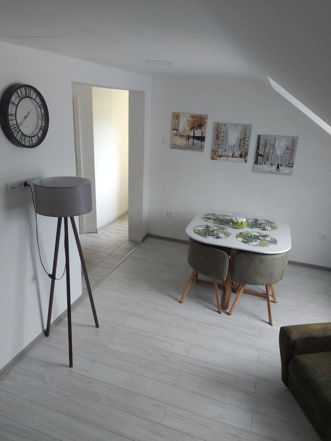 Lucic Guesthouse เซทินเจ ภายนอก รูปภาพ