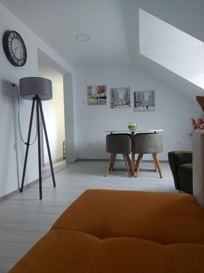 Lucic Guesthouse เซทินเจ ภายนอก รูปภาพ