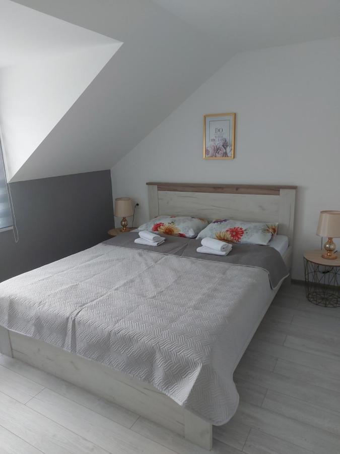 Lucic Guesthouse เซทินเจ ภายนอก รูปภาพ