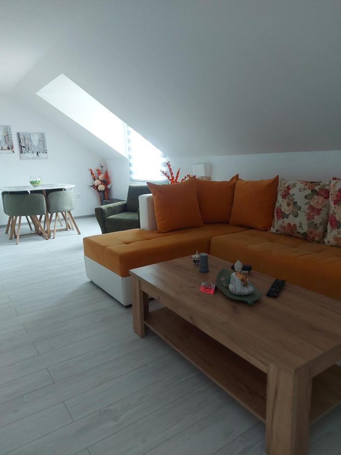 Lucic Guesthouse เซทินเจ ภายนอก รูปภาพ
